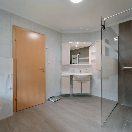Haus Schennach Apartmán *